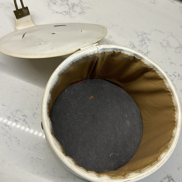 Galavanting Vintage 1950s White Vinyl Small Round Beehive Box Handbag - Picture 6 of 9